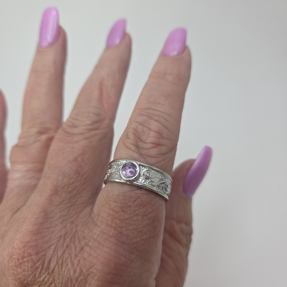 Vintage Embossed Sterling Designer Cabachon Amethyst Diamond Band Ring Size 8.75 - Picture 6 of 9